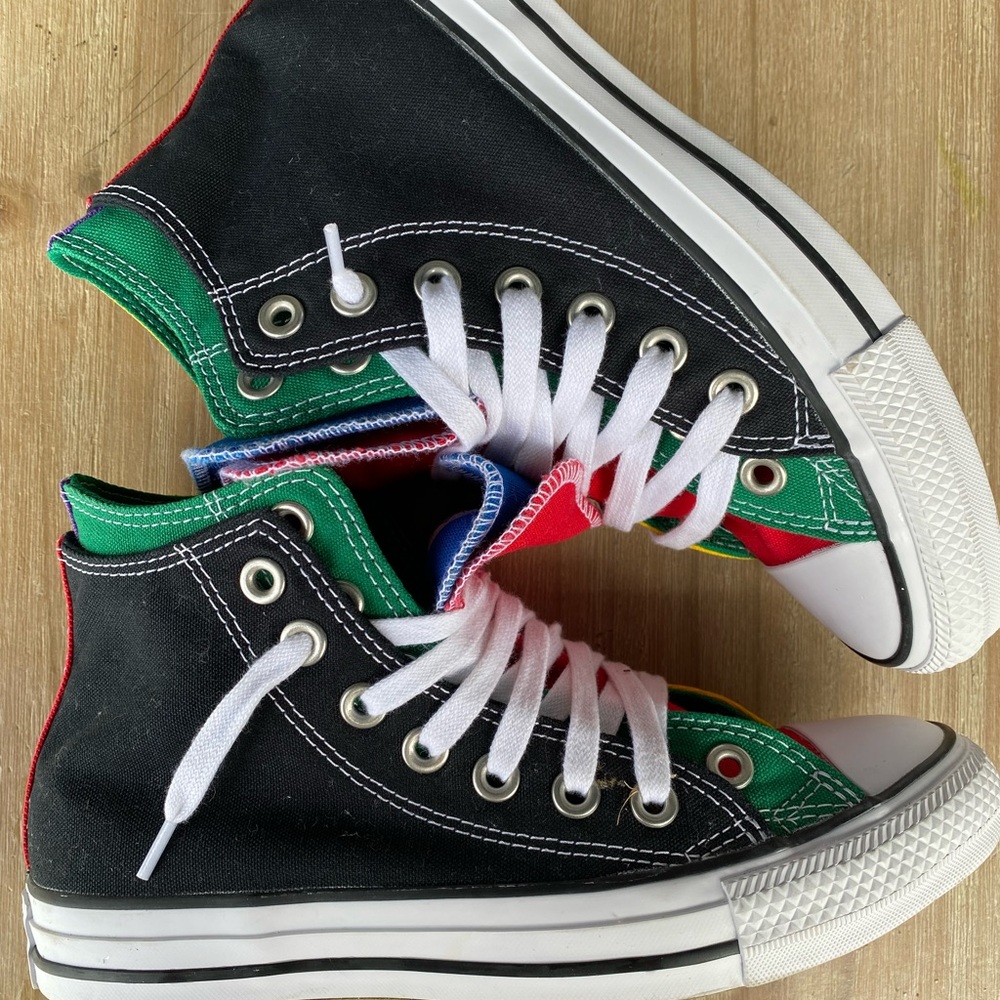 Womens size 7, mens size 5 chuck taylor high top converse double layer tongue